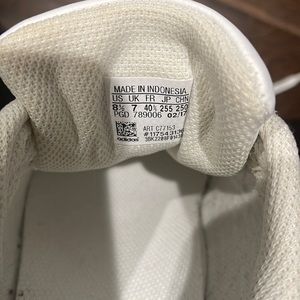 8 1/2 Addias Superstars worn a few times in good shape